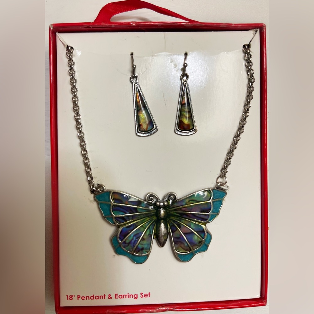 Butterfly 18” Necklace and earrings set.New in box never been used.